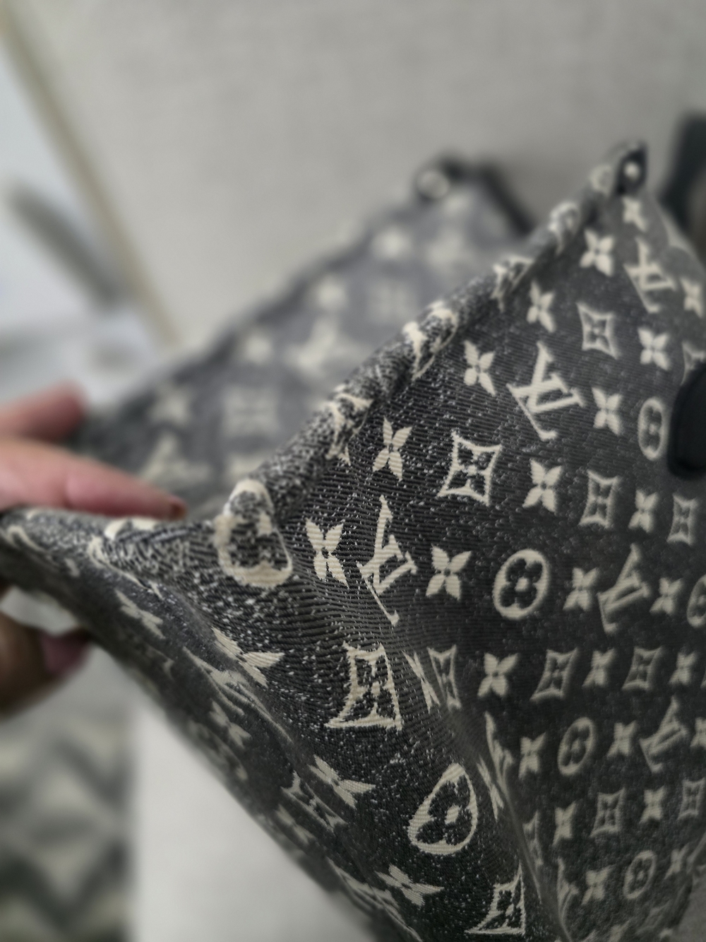 AUTHENTIC Louis Vuitton Monogram Jacquard Denim OnTheGo MM - Picture 6 of 11